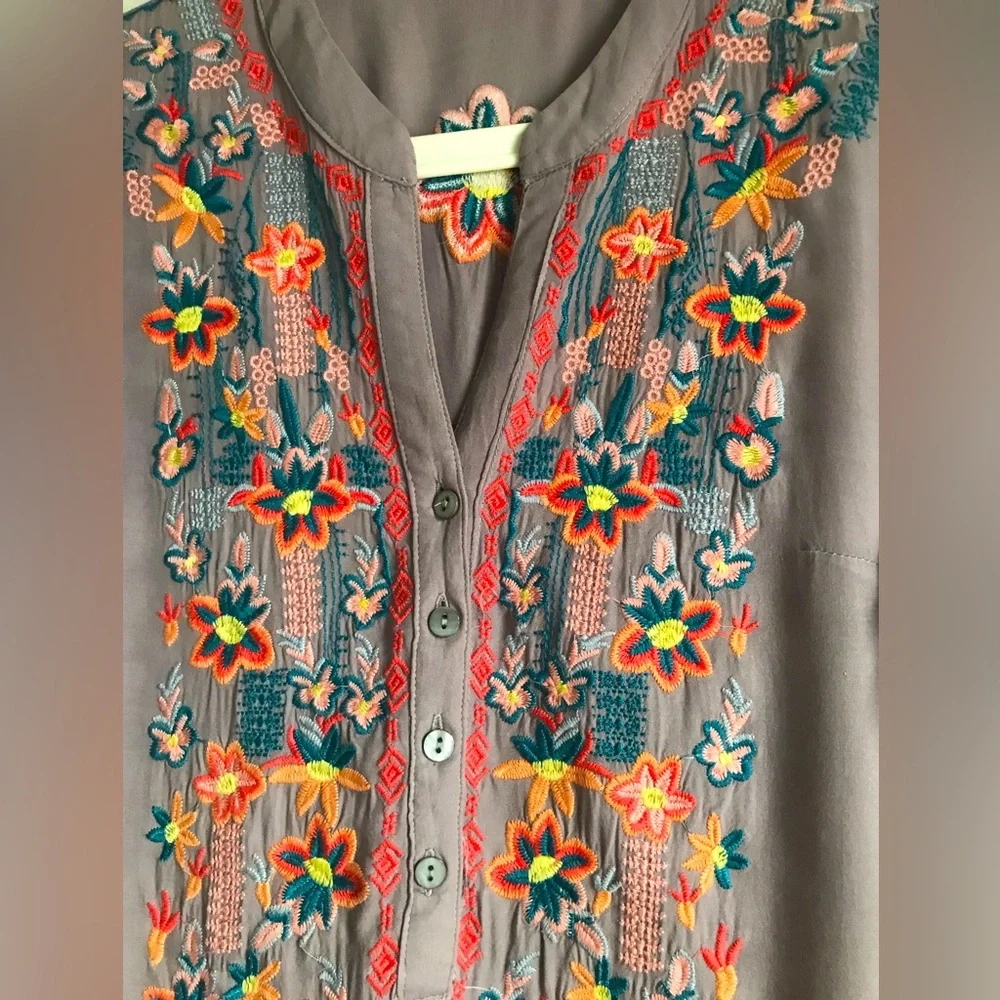 LUNA MOON Embroidered Tunic Top - Picture 7 of 10